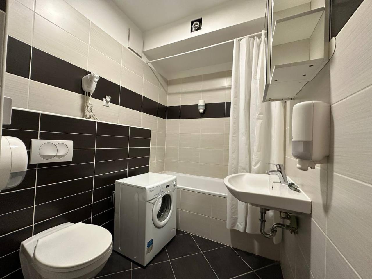 Sun Resort Residential Suite-Free Parking Garage Same Building Budapest Ngoại thất bức ảnh
