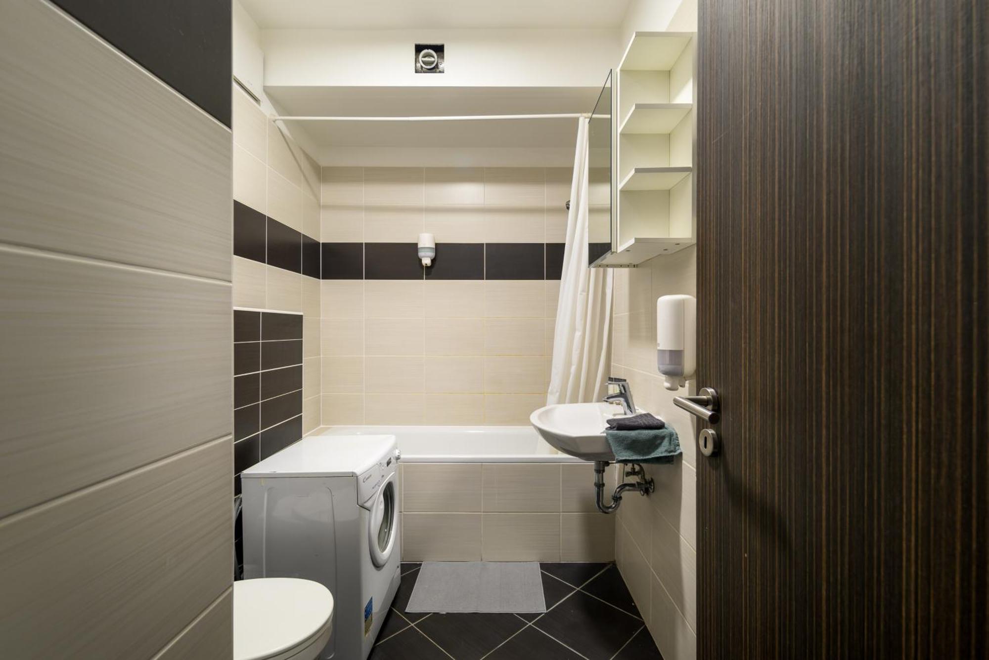 Sun Resort Residential Suite-Free Parking Garage Same Building Budapest Ngoại thất bức ảnh