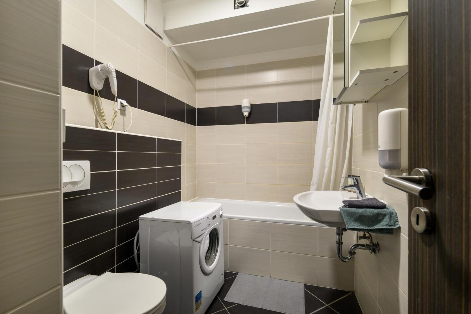 Sun Resort Residential Suite-Free Parking Garage Same Building Budapest Ngoại thất bức ảnh